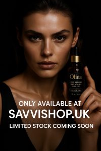 Woman in 30s applying Macadamia Seed Oil to face - Anti-aging skincare ritual | Oiléa by Savvi Shop UK