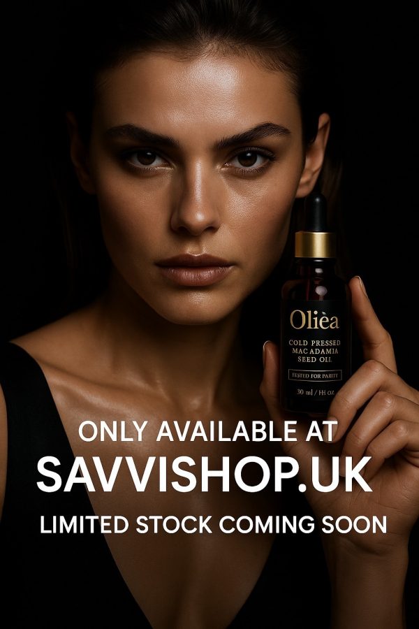 Woman in 30s applying Macadamia Seed Oil to face - Anti-aging skincare ritual | Oiléa by Savvi Shop UK
